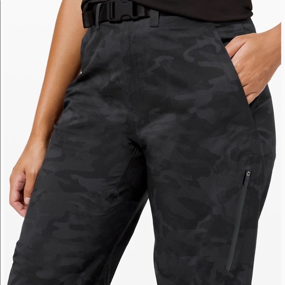 Lululemon Break a Trail Pant in Camo - Picture 4 of 8